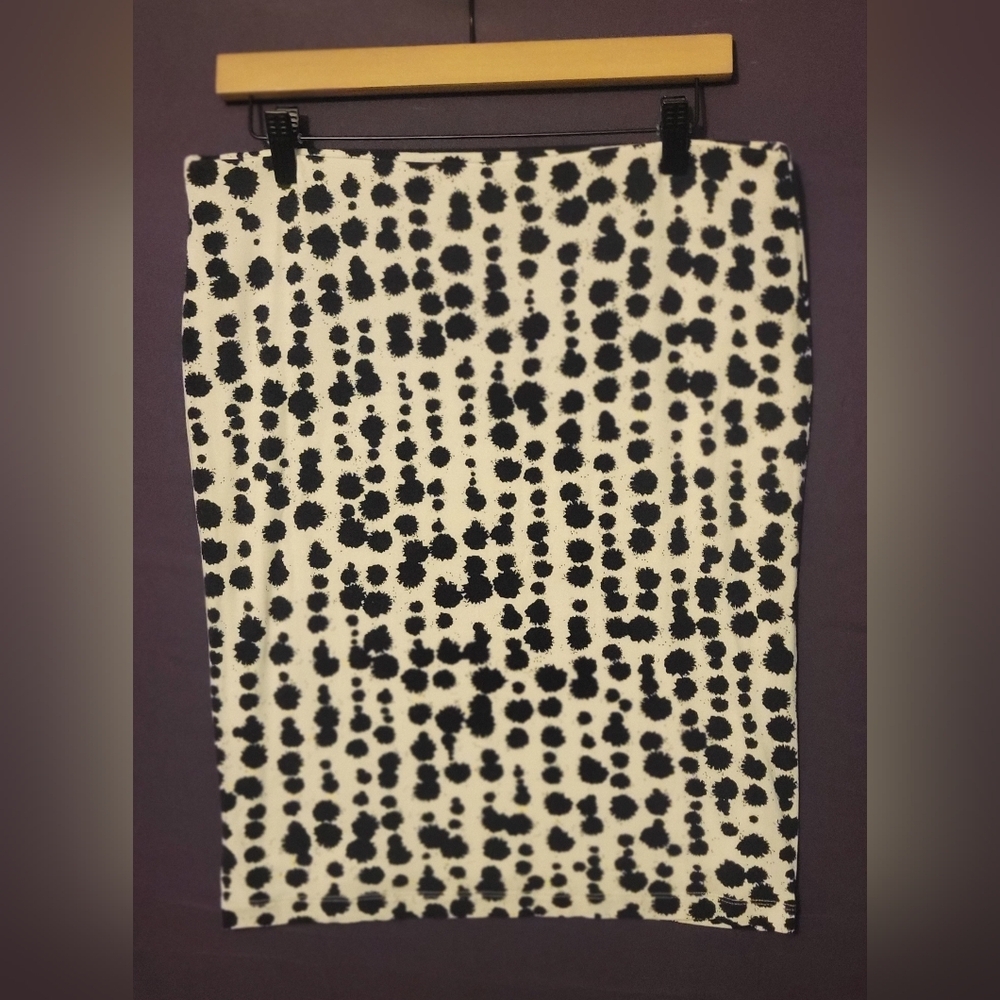 Karen Kane Black & White Print Midi Pencil Skirt. Size L
